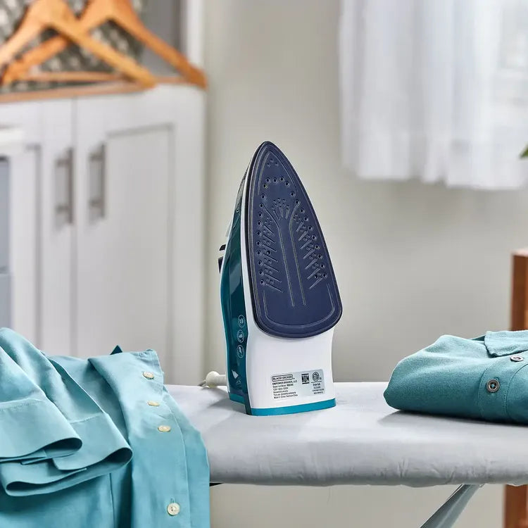 (LLEGANDO 27 DE MARZO) Plancha de Ropa a Vapor Trueglide Azul Black and Decker IRBD-365