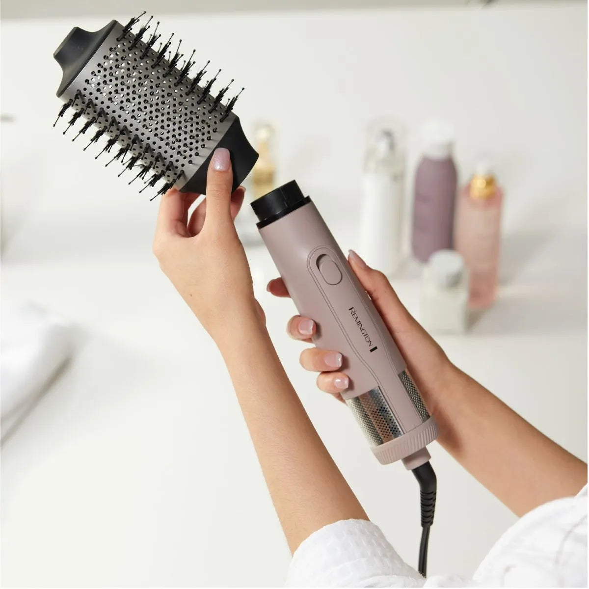 Cepillo Secador de Aire Ovalado con Barril de Cerámica y Titanio | Seca, Alisa y Da Volumen al Cabello Remington AS15A