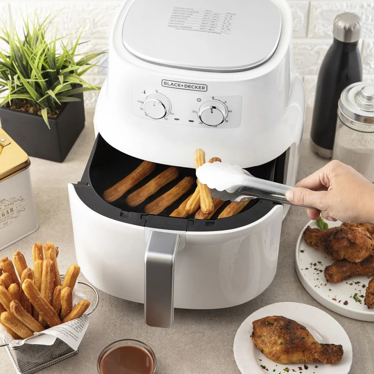 Freidora de Aire Eléctrica 4.5L Blanco Black and Decker HF4004W BLACK + DECKER