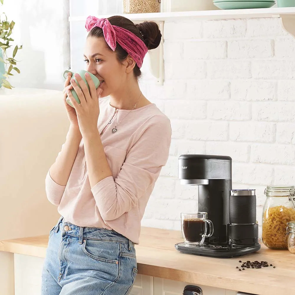 Cafetera Latte 4 en 1 con Espumador para Café Helado Granizado o Caliente Oster BVSTDC02B