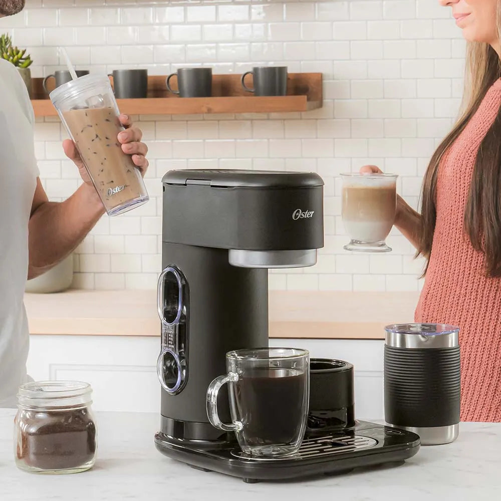 Cafetera Latte 4 en 1 con Espumador para Café Helado Granizado o Caliente Oster BVSTDC02B