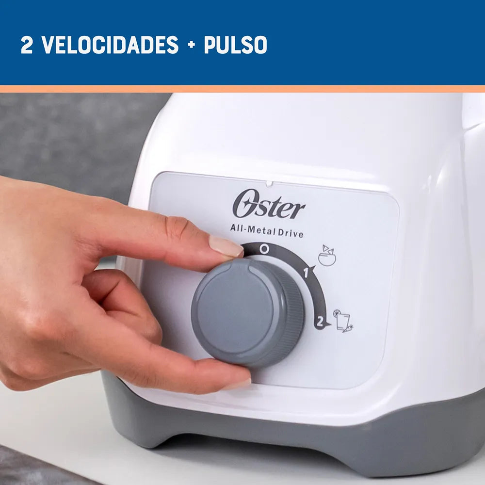 Licuadora Jarra de Vidrio 1.5L 800W 2 velocidades + Pulso Perilla Color Blanco Oster BLSTKAG-WRD