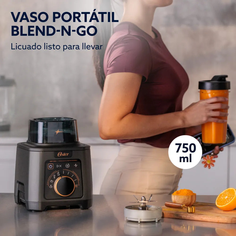 (LLEGANDO 15 DE OCTUBRE) Licuadora Profesional Oster Titan 2200W con Motor Reversible, Vaso de Vidrio Boroclass 2.5L, 4 Programas y 5 Velocidades BLSTXT-XG