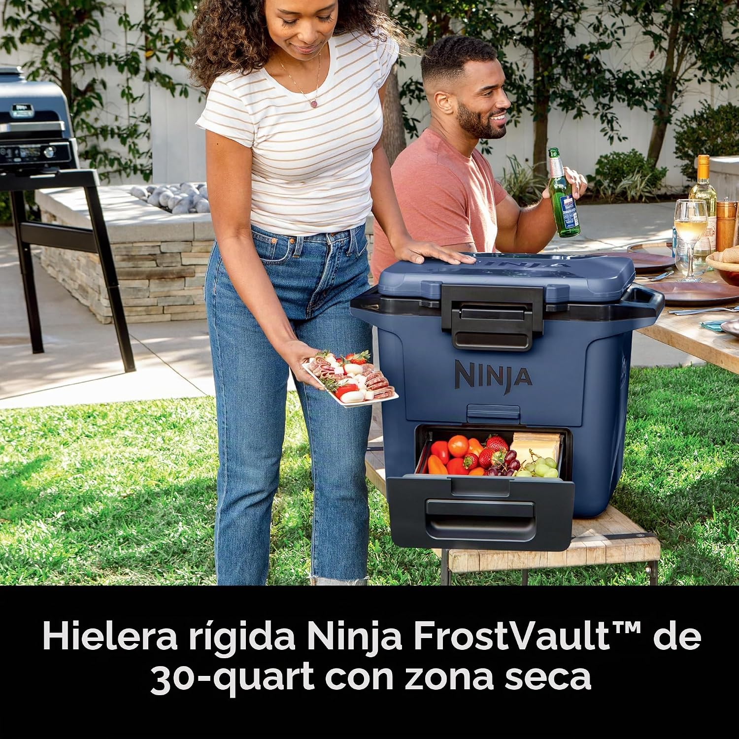 (LLEGANDO 1 DE SEPT) Hielera Cooler Ninja FrostVault 30 Qt / 28 L con Zona Seca – FB131CBL