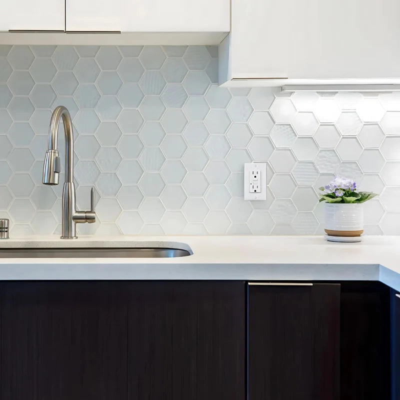 Tomacorriente GFCI 15A. Enchufe De Seguridad Con Botón Reset Y Test. Resistente Al Agua Y Con Protección Para Niños. TU229