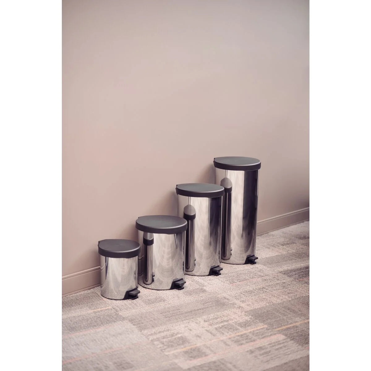 Basurero de Acero Inoxidable con Pedal 30 Litros Tramontina 94538730 TRAMONTINA
