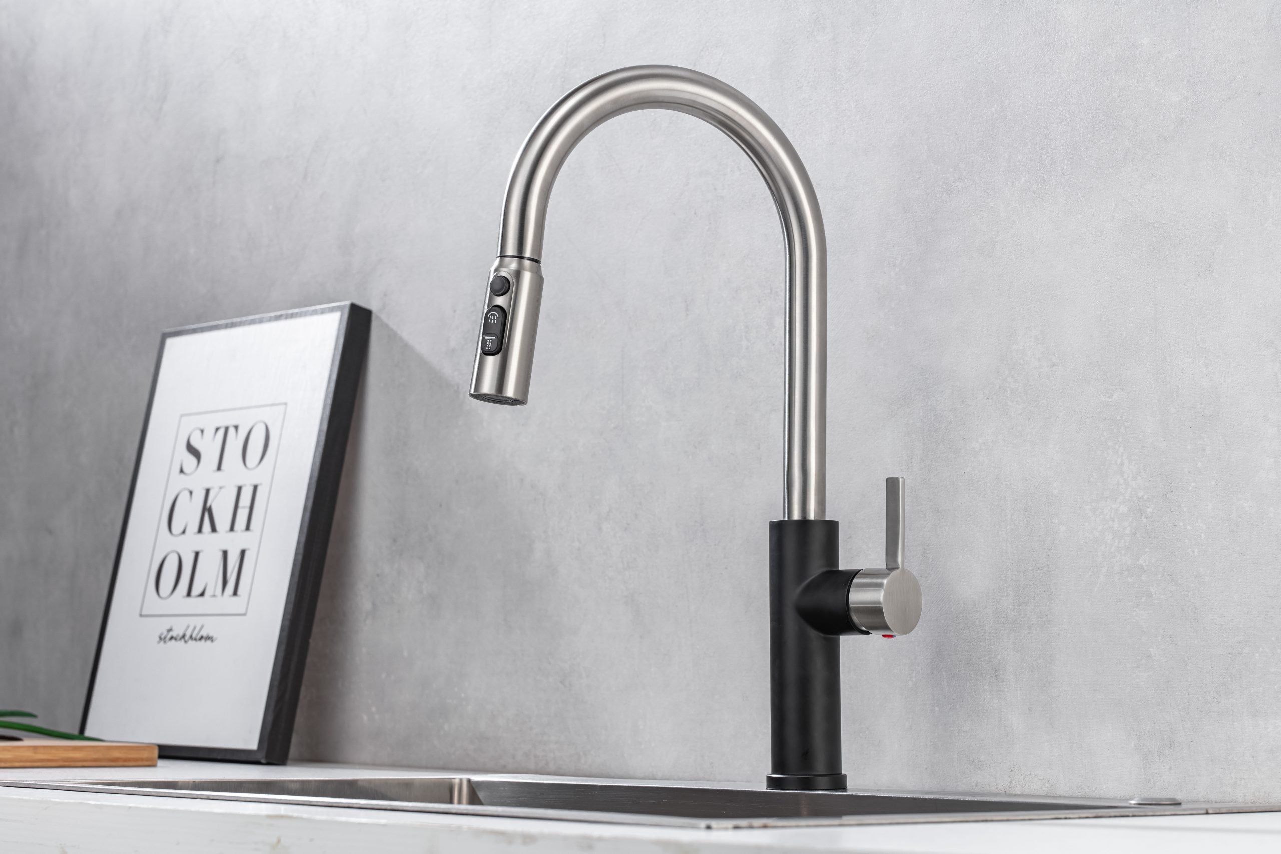 Grifo GIRONA de Acero Inoxidable con Manguera Flexible GASCO