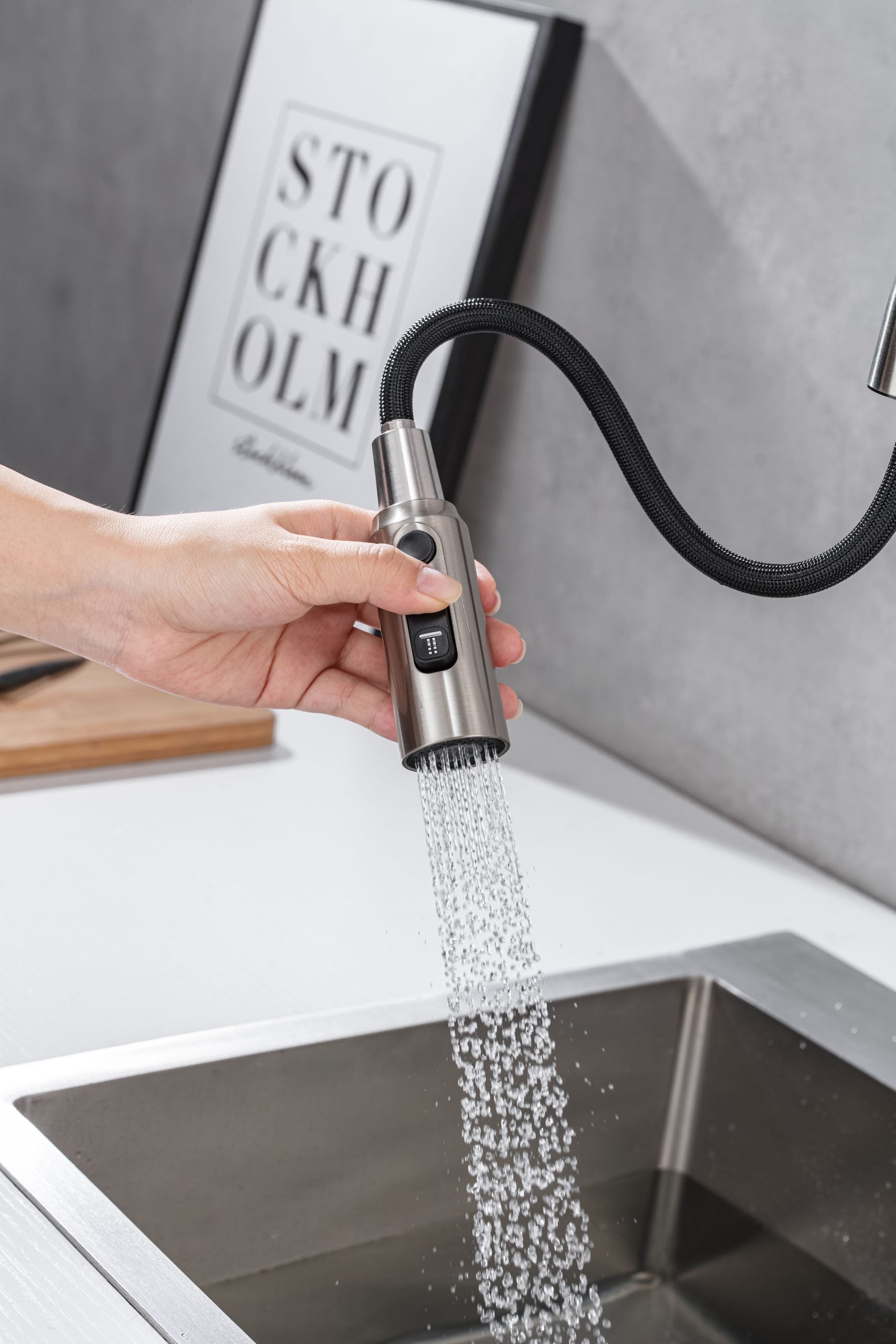 Grifo GIRONA de Acero Inoxidable con Manguera Flexible GASCO