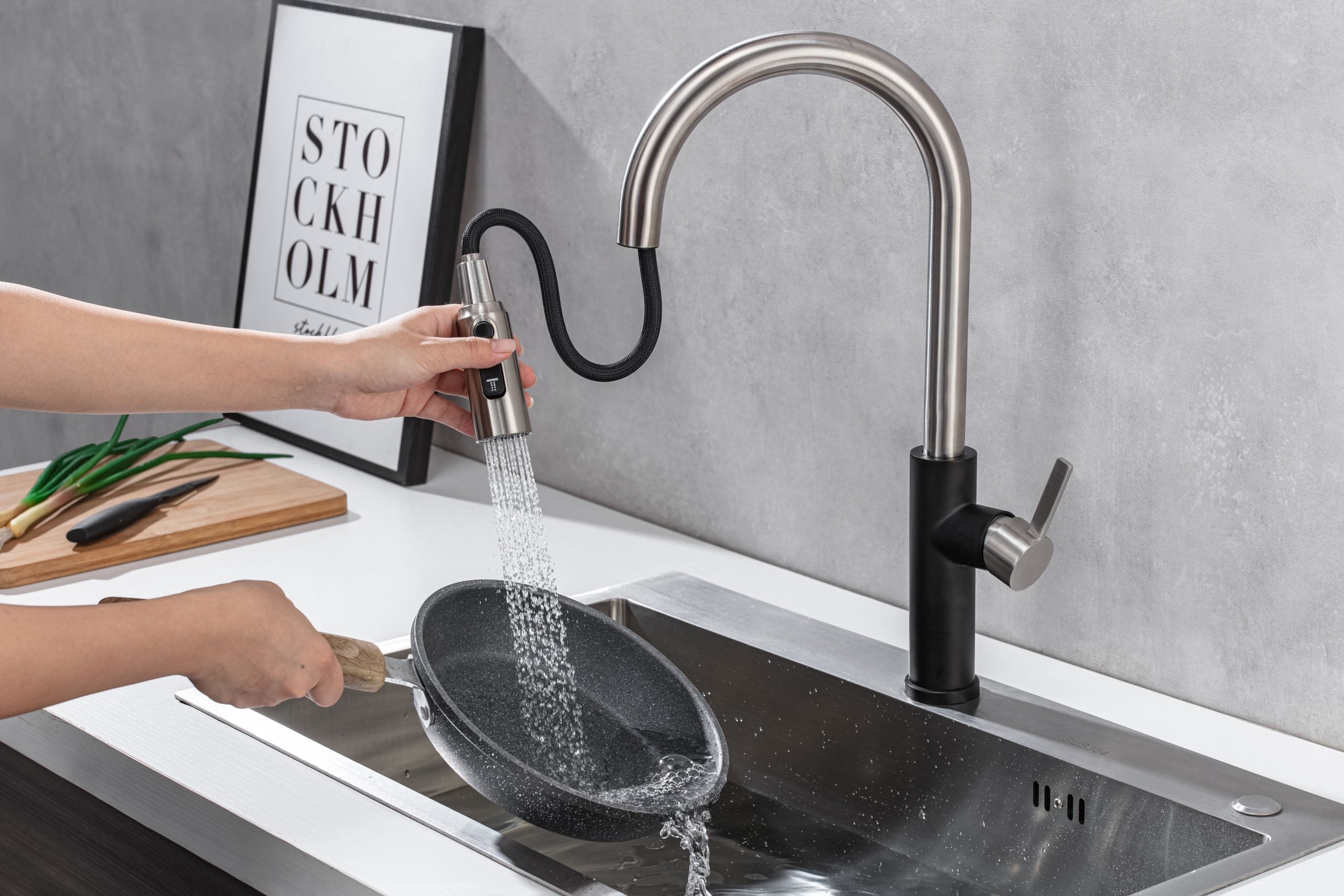 Grifo GIRONA de Acero Inoxidable con Manguera Flexible GASCO