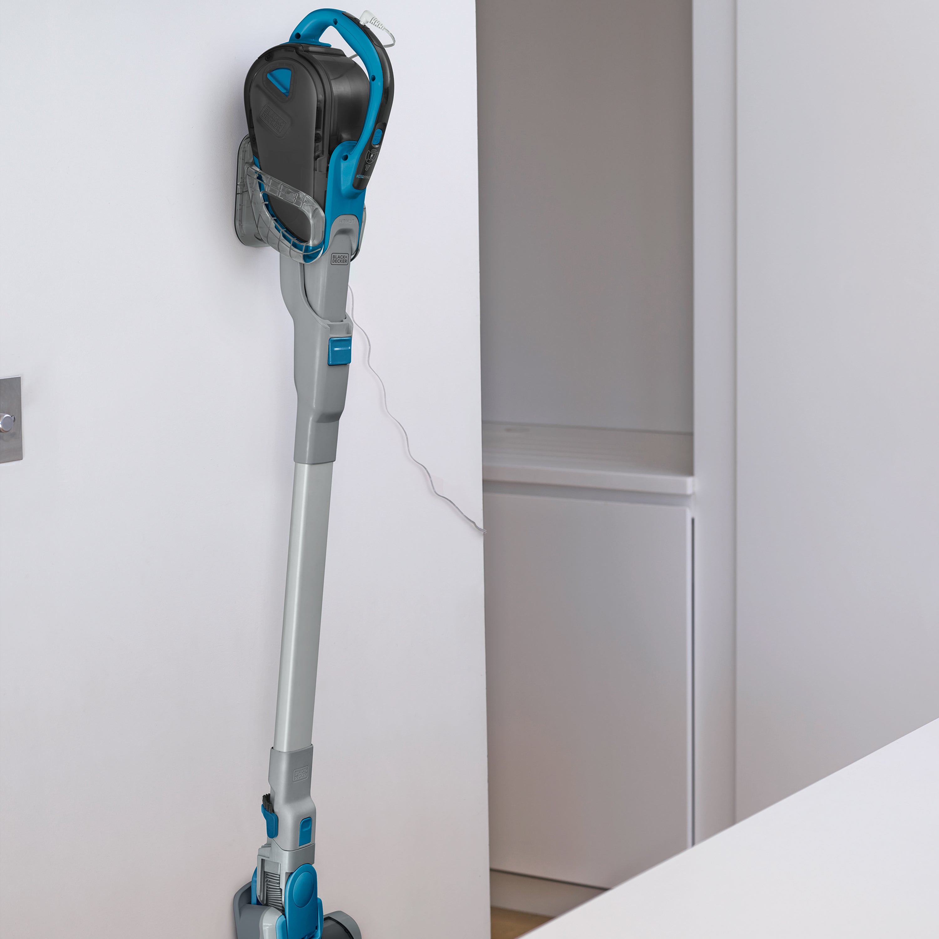 Aspiradora Inalámbrica de Iones de Litio 2 en 1 con Extensión para el Piso Black and Decker HFEJ415JWMF22-B3 BLACK + DECKER