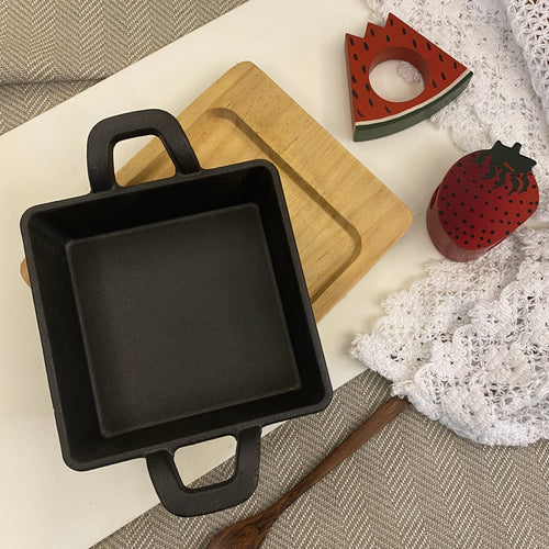 Mini Sartén de Hierro Fundido con Bandeja de Madera 18x12x3.5cm 86051 Selecto