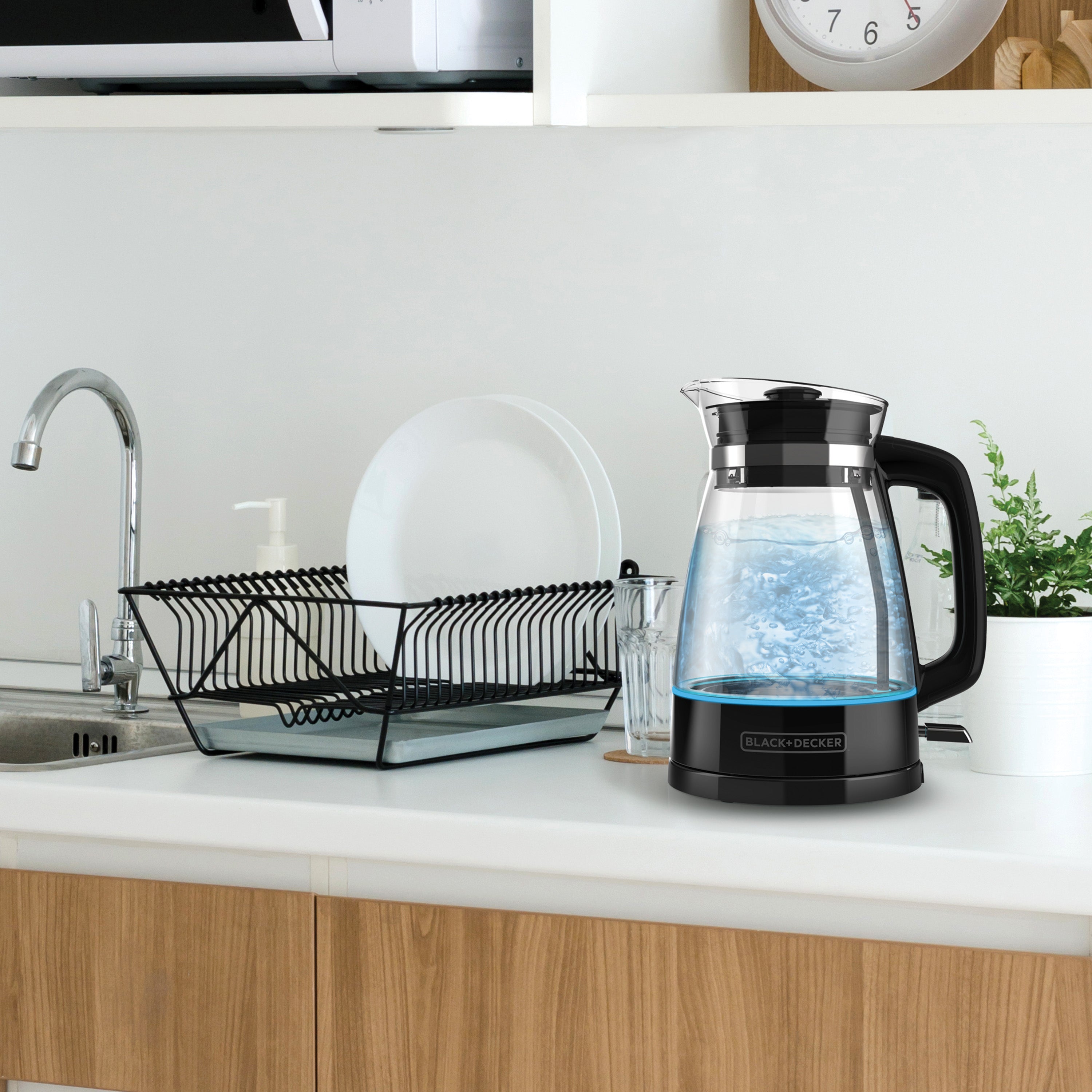 Hervidor Artesanal con Iluminación LED 1.7L Black and Decker KE7000B-LA Tetera Eléctrica. BLACK + DECKER
