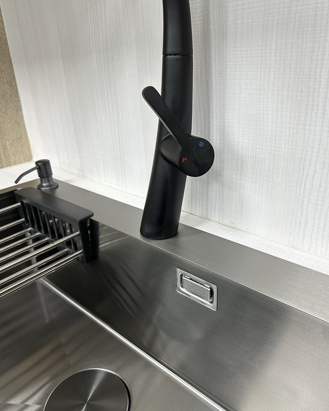 Fregador Ragusa 61 de Acero Inoxidable Satinado 304 Drija