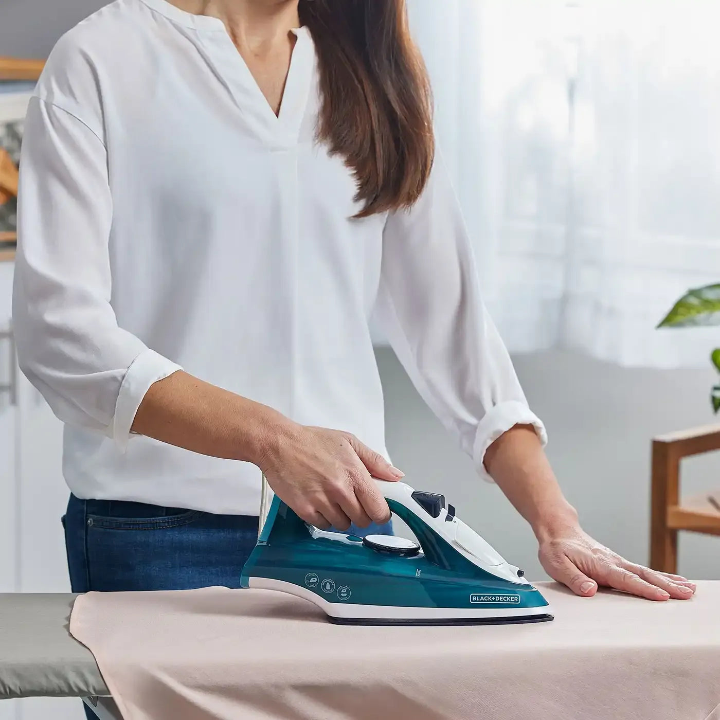 (LLEGANDO 27 DE MARZO) Plancha de Ropa a Vapor Trueglide Azul Black and Decker IRBD-365