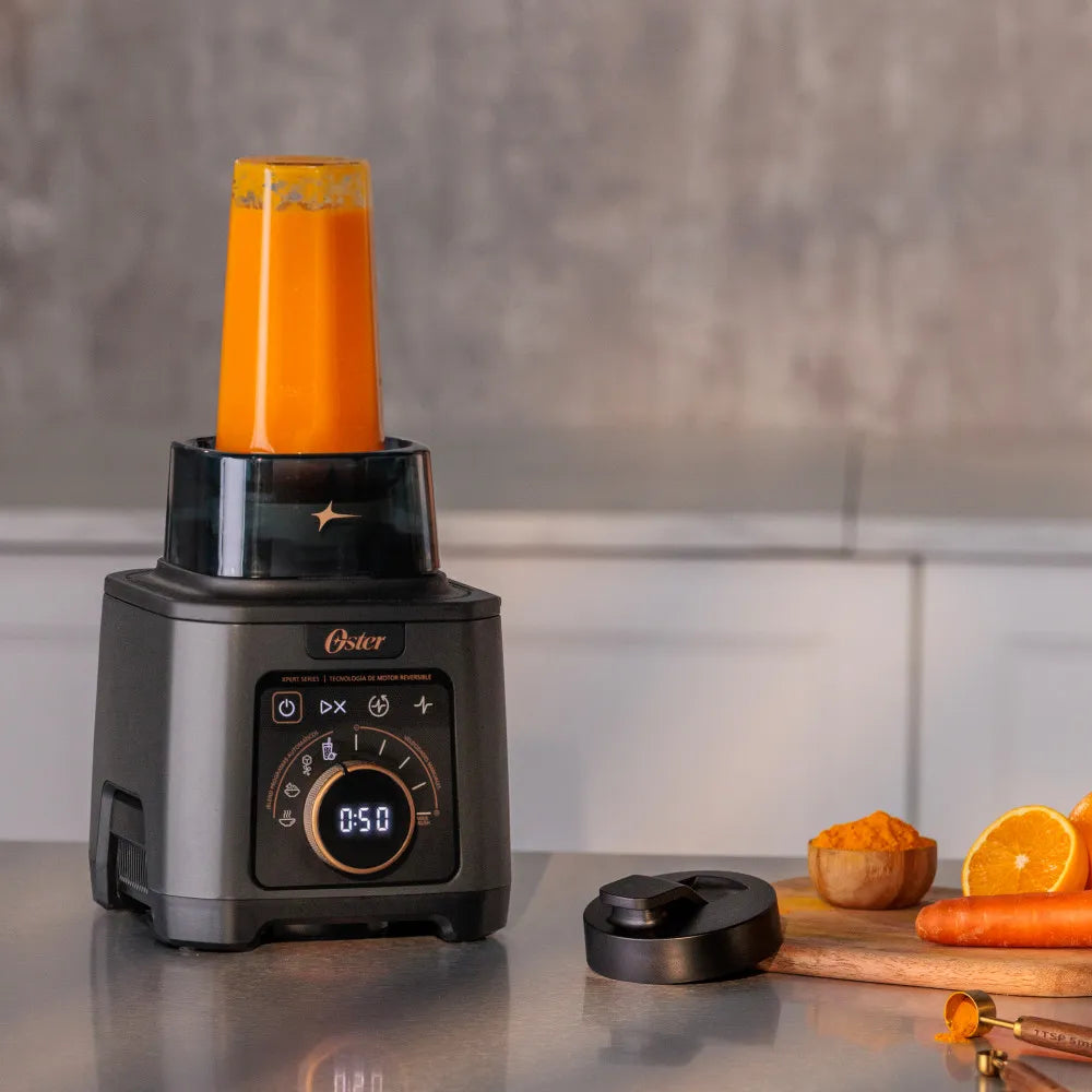 (LLEGANDO 15 DE OCTUBRE) Licuadora Profesional Oster Titan 2200W con Motor Reversible, Vaso de Vidrio Boroclass 2.5L, 4 Programas y 5 Velocidades BLSTXT-XG
