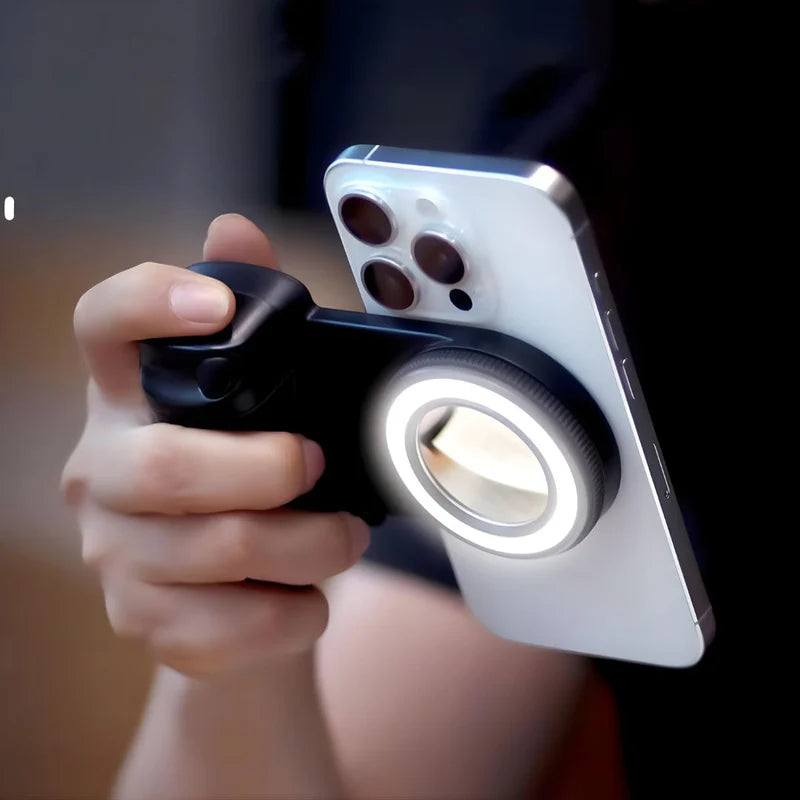 Luz LED Para Celular Con Control Bluetooth 750Mah. Aro De Luz Portátil Recargable USB-C Con Brillo Ajustable Y Conexión Magnética. Color Negro (11.7X4x8.3Cm). LT656