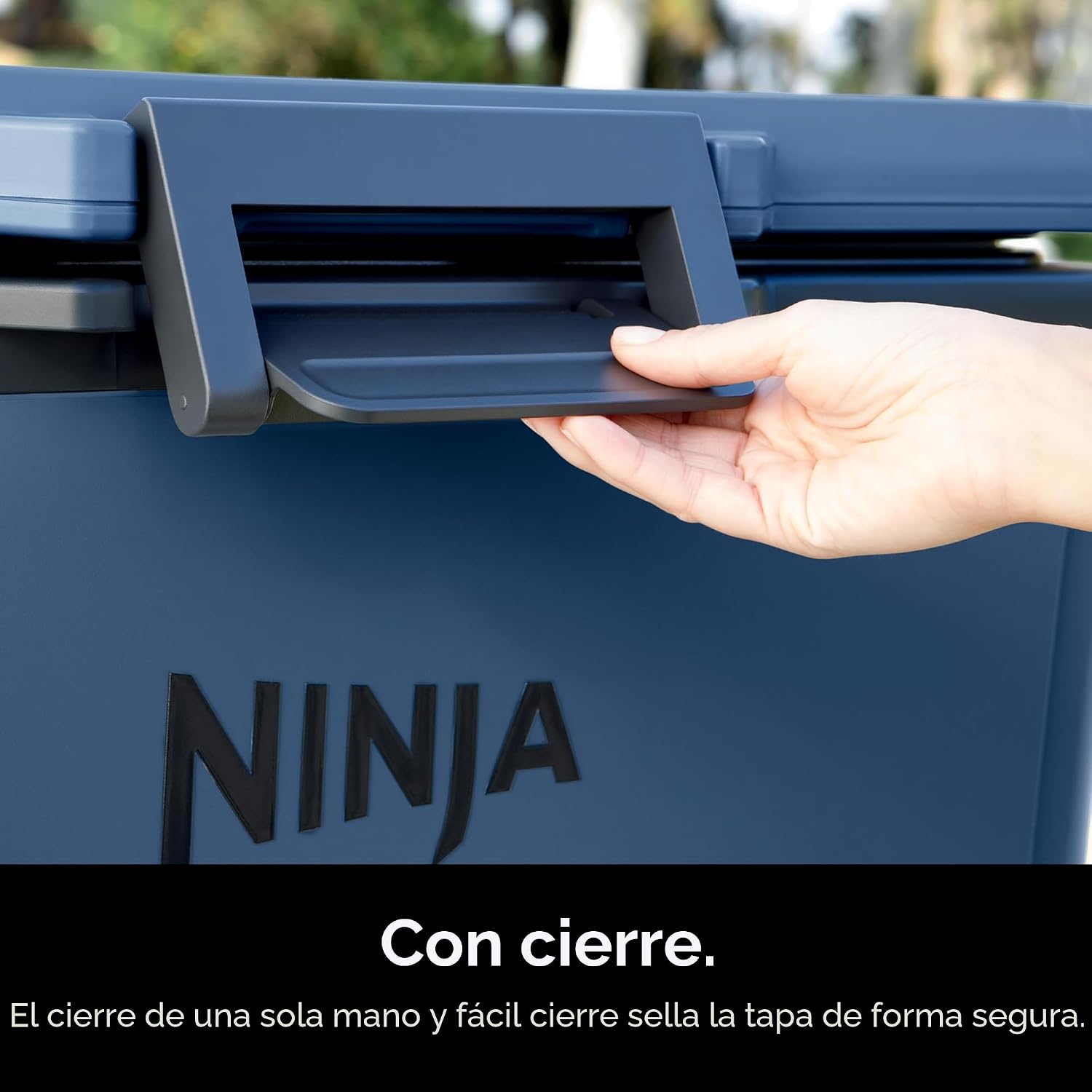 (LLEGANDO 1 DE SEPT) Hielera Cooler Ninja FrostVault 30 Qt / 28 L con Zona Seca – FB131CBL