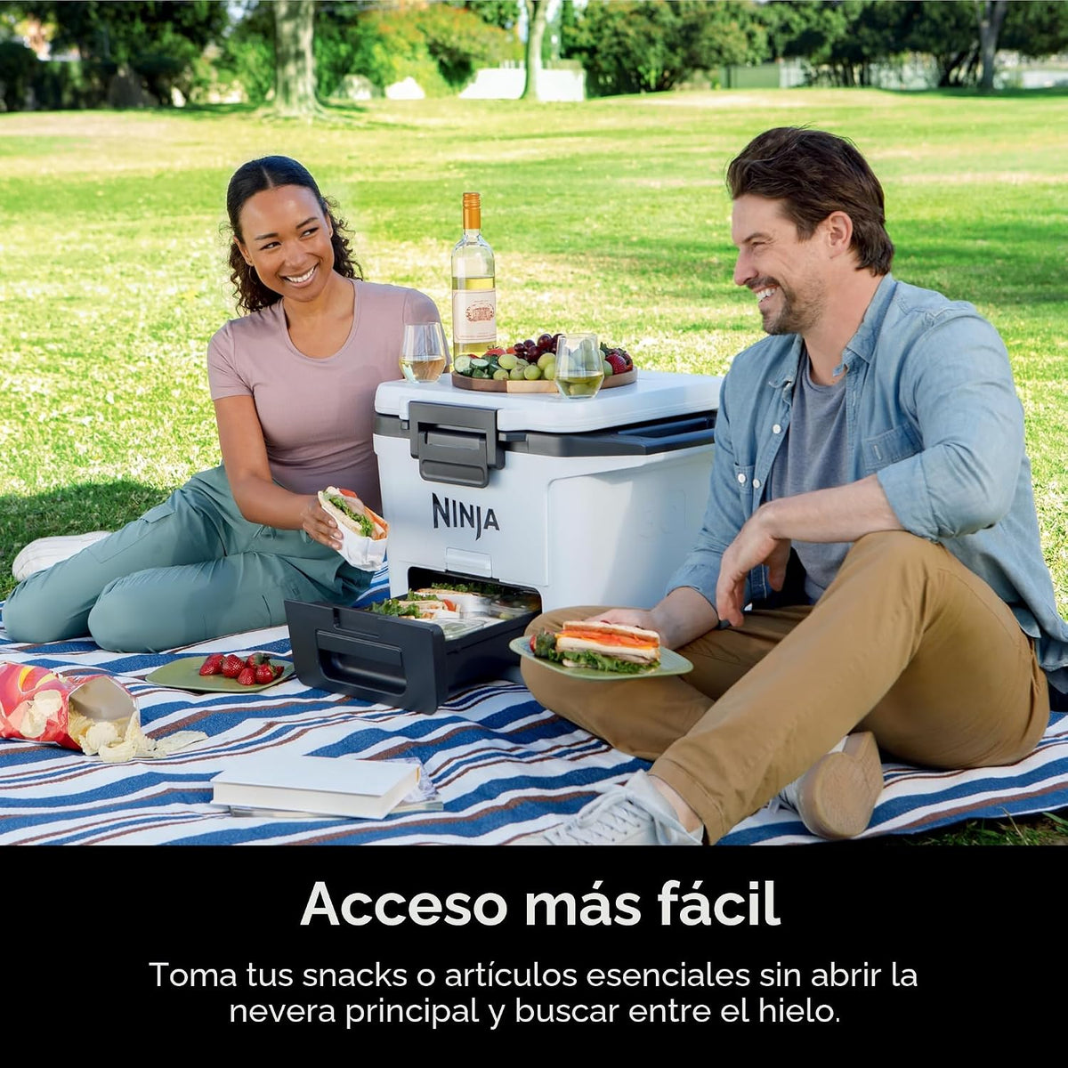Hielera Cooler Ninja FrostVault FB131QWH de 30 Qt / 28 Litros con Cold Dry Zone – Blanca