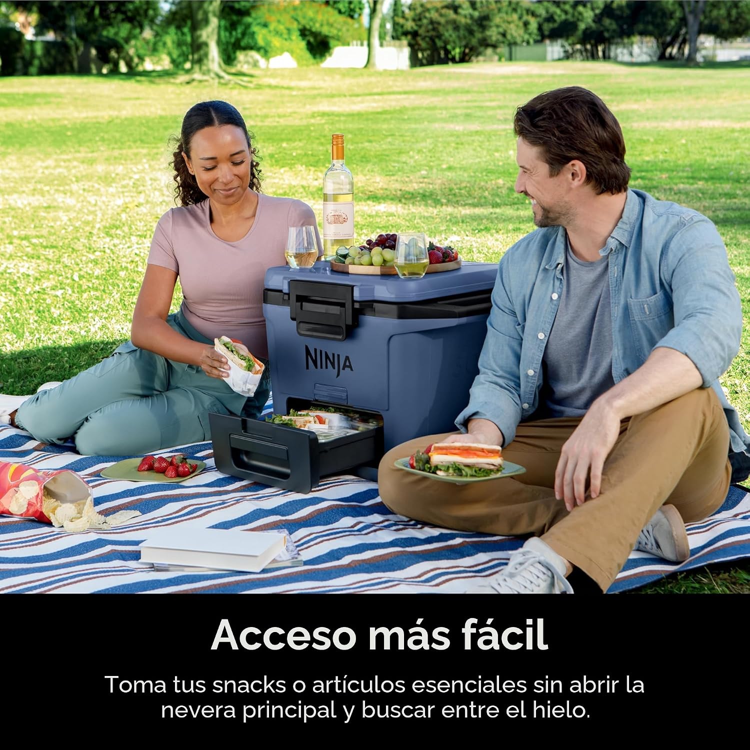 (LLEGANDO 1 DE SEPT) Hielera Cooler Ninja FrostVault 30 Qt / 28 L con Zona Seca – FB131CBL