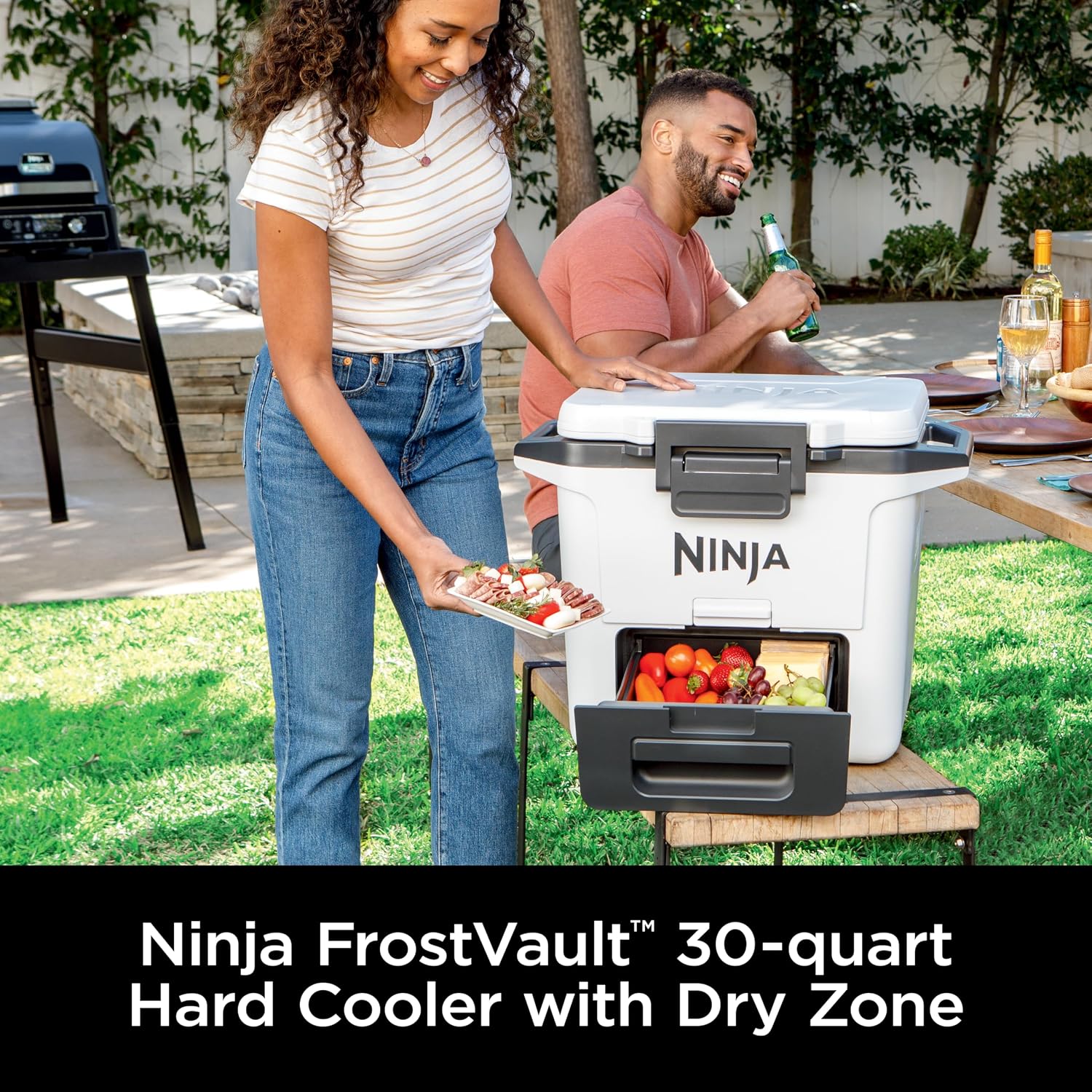 (LLEGANDO 1 DE SEPT) Hielera Cooler Ninja FrostVault FB131QWH de 30 Qt / 28 Litros con Cold Dry Zone – Blanca